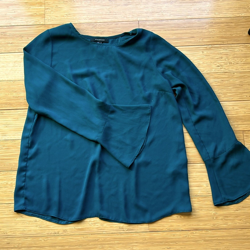 ✨5 for $15✨ATMOSPHERE flare sleeve blouse